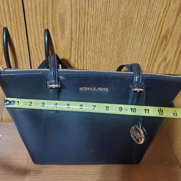 Like New michael kors black leather - Picture 9 of 10